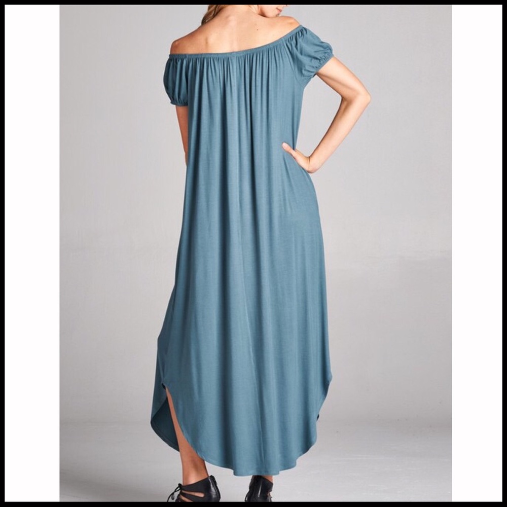 Off-the-Shoulder Comfort - Picture 3 of 8